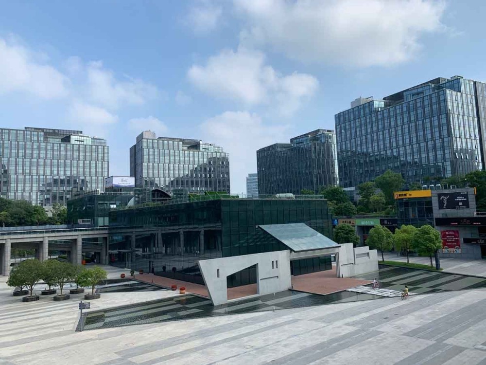 在东方万国企业中心,看见一种“被认真对待”的园区环境